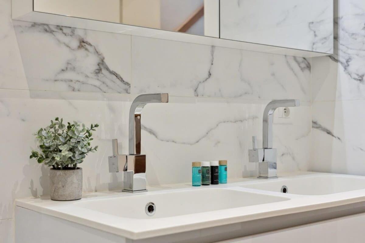 אנטוורפן Bright Waterfront Apartment מראה חיצוני תמונה