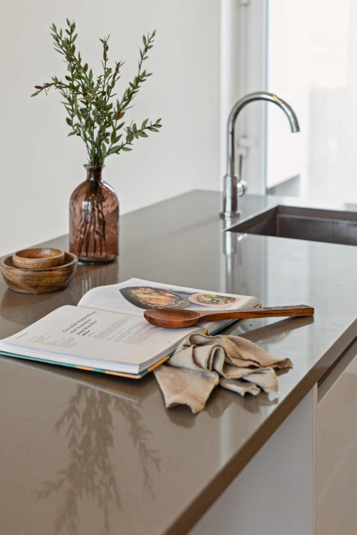 אנטוורפן Bright Waterfront Apartment מראה חיצוני תמונה